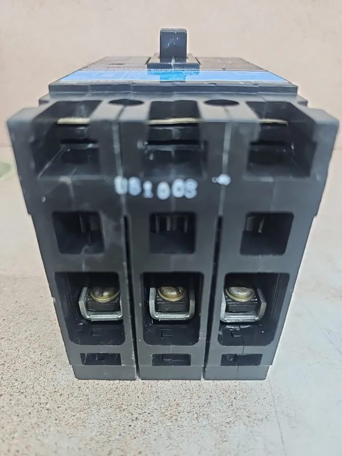 Автоматический выключатель SIEMENS SENTRON SERIES 15 AMP CIRCUIT BREAKER 3P 480 