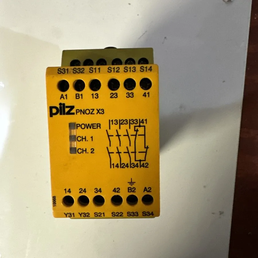 Реле безопасности Pilz PNOZ X3.1 230VAC 24VDC Safety Relay