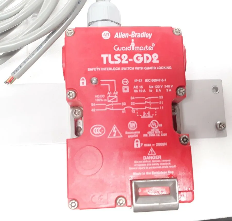 Реле безопасности Allen Bradley TLS2-GD2 Guardmaster Safety Switch 440G-T27177 /