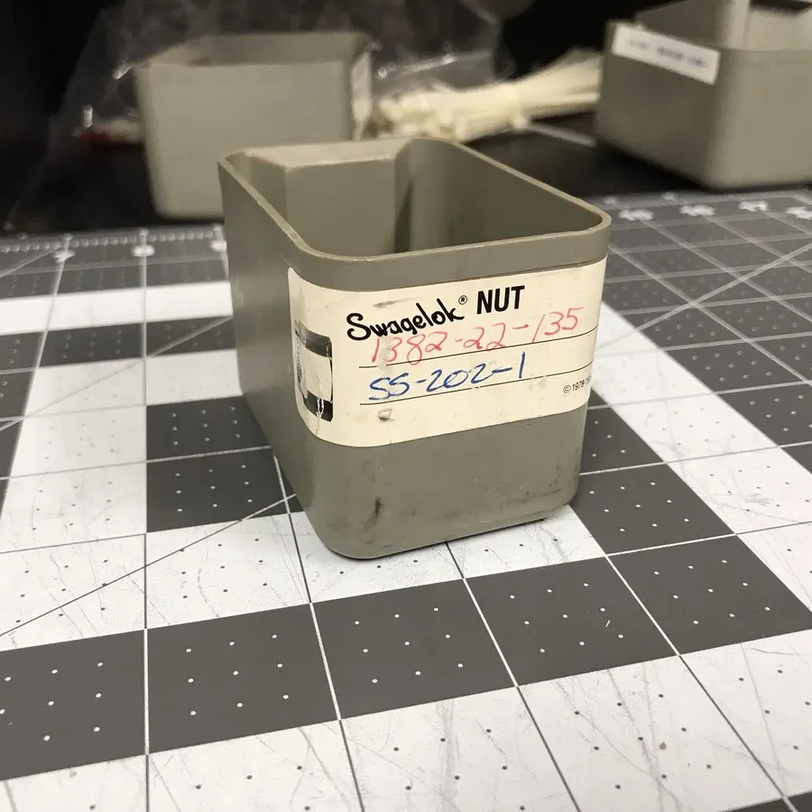 Фитинг Swagelok SS-202-1 316 Stainless Steel 1/8" Tube Fitting Nuts