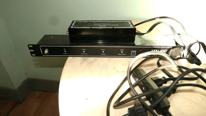 Усилитель ТВ-сигнала Holland HCA-5051 CATV Distribution Amplifier 54-550 MHz 50d
