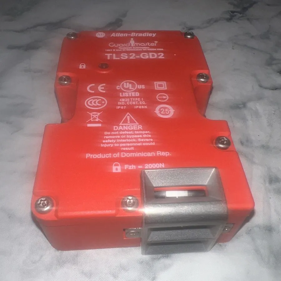 Реле безопасности Allen Bradley TLS2-GD2 Guardmaster Safety Switch 440G-T27177 / — фото лота 1