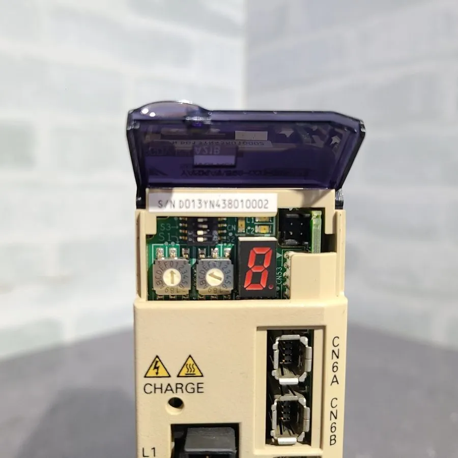 Сервопривод Yaskawa Servopack SGDV-R90A21B 100W, Free
