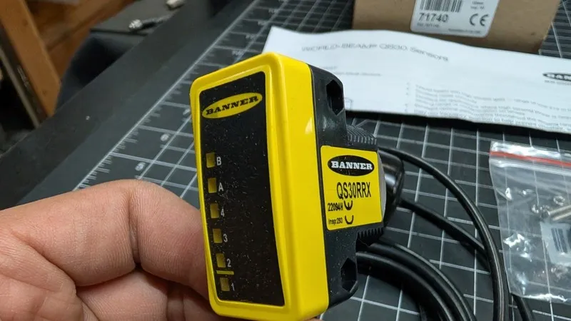 Фотоэлектрический датчик BANNER QS30RRX Photoelectric switch sensor — фото лота 1
