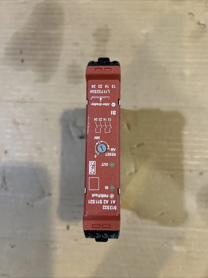 Реле безопасности Allen-Bradley 440R-S12R2 Safety Relay