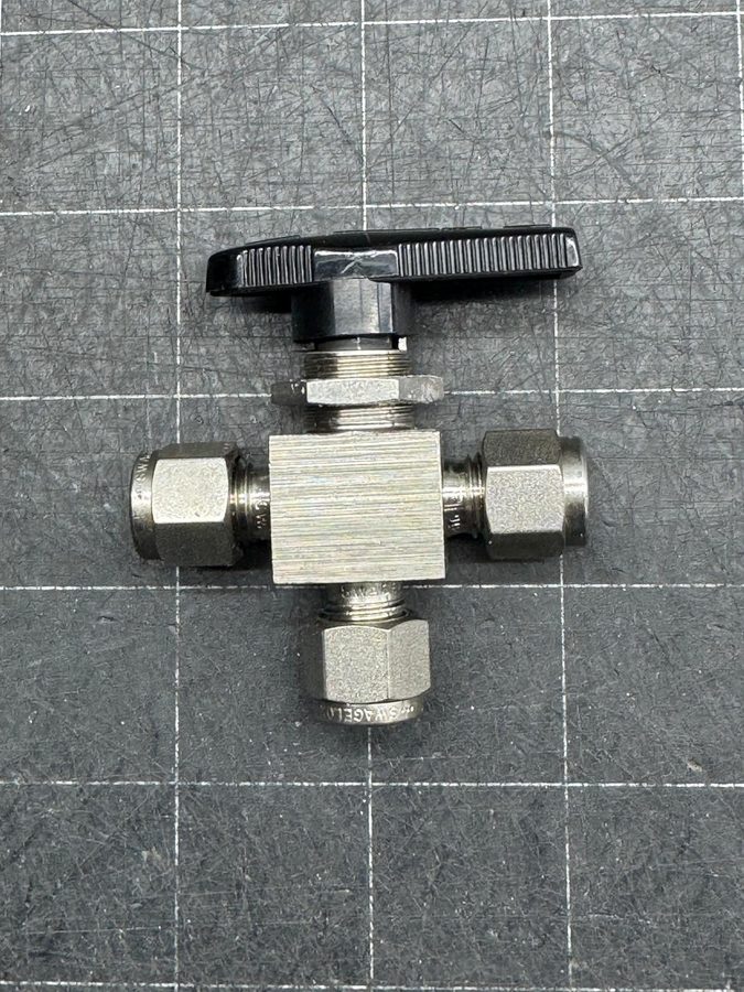 Клапан Swagelok SS-42XS4 1/4" 316 SS 3-Way Ball Valve 2500 PSI Tube Fitting