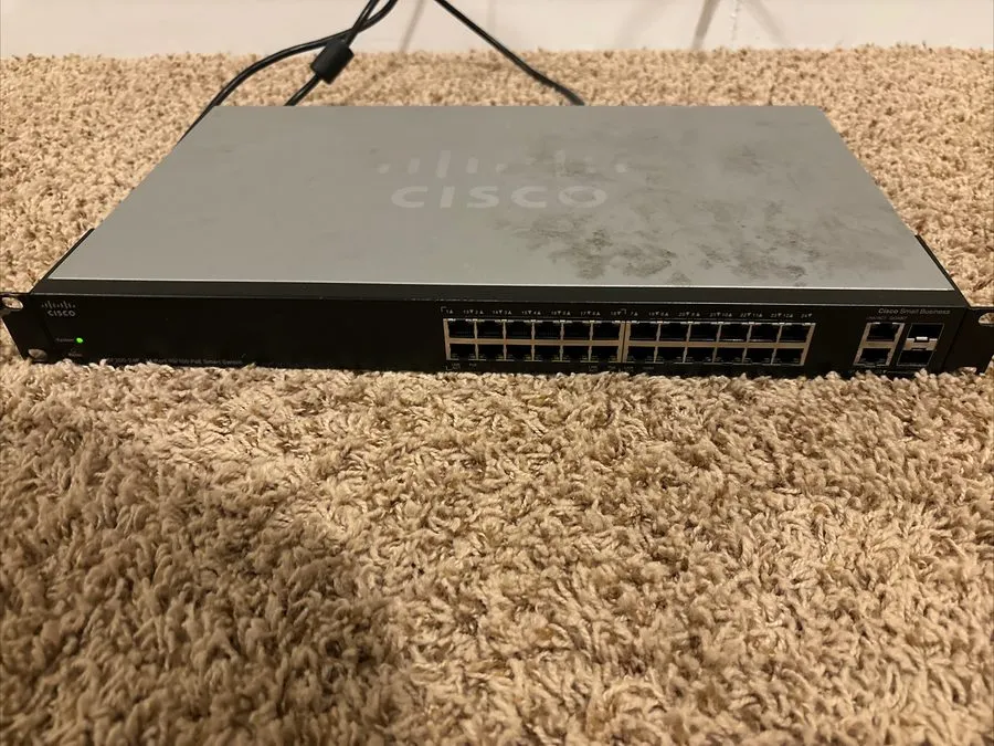 Коммутатор Cisco SF200-24P Switch