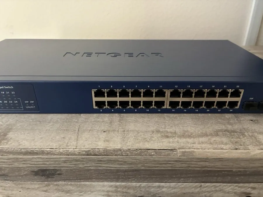 Коммутатор NETGEAR Prosafe GS724TP v2 24 Port Gigabit Managed Switch with PoE