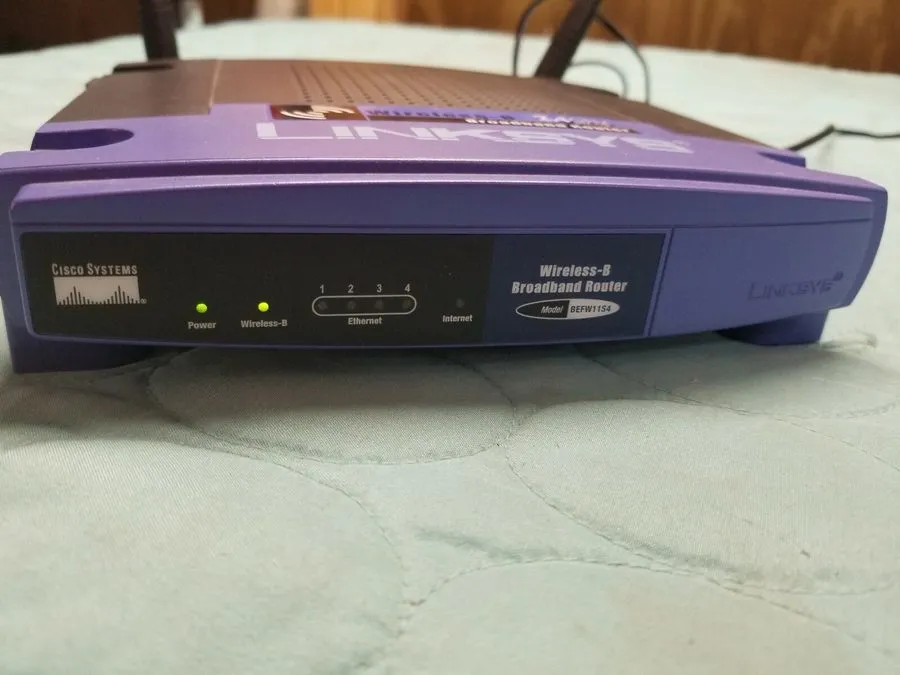 Маршрутизатор LINKSYS BEFW11S4 WIRELESS-B 2.4GHz 4-PORT BROADBAND ROUTER 802.11B