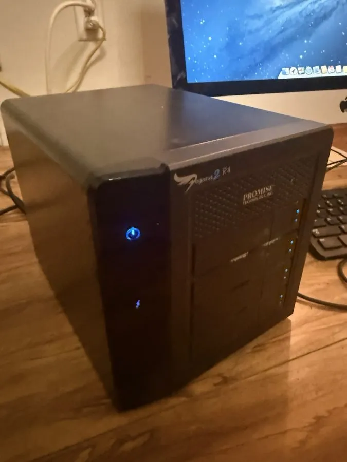 СХД Promise Pegasus2 R4 4-Bay 8TB Black Network Attached Storage