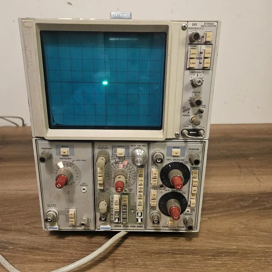 Осциллограф TEKTRONIX 5111 STORAGE OSCILLOSCOPE 5A15N / 5B12N / 5A18N PLUGINS