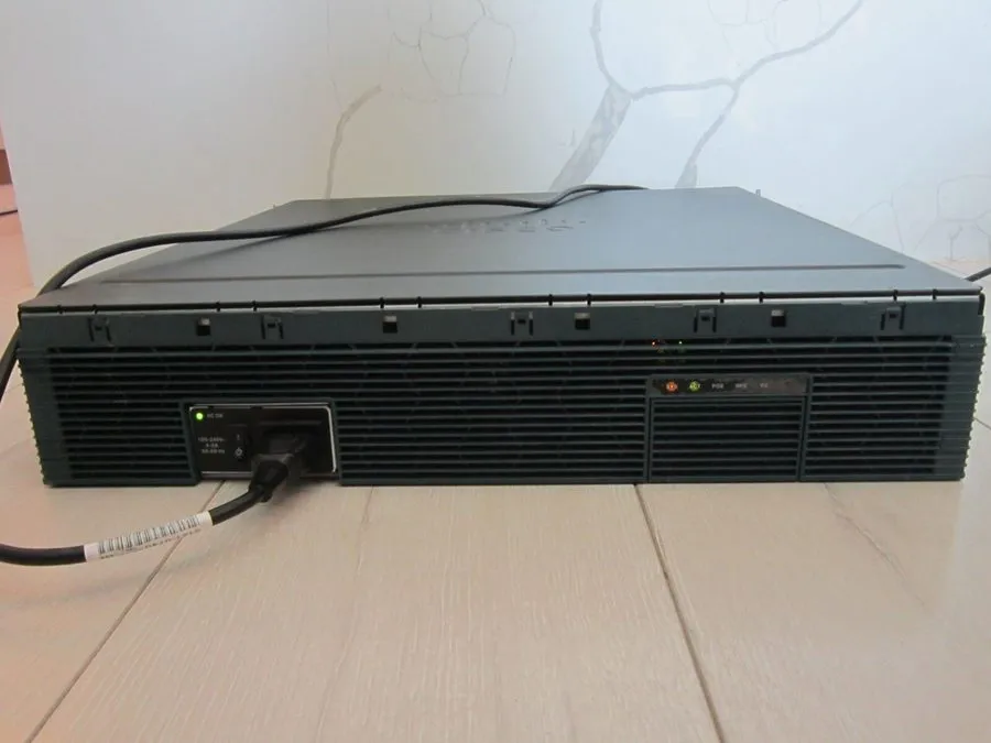 Маршрутизатор Cisco 2921 2900 Series 3-Port Gigabit Wired Router