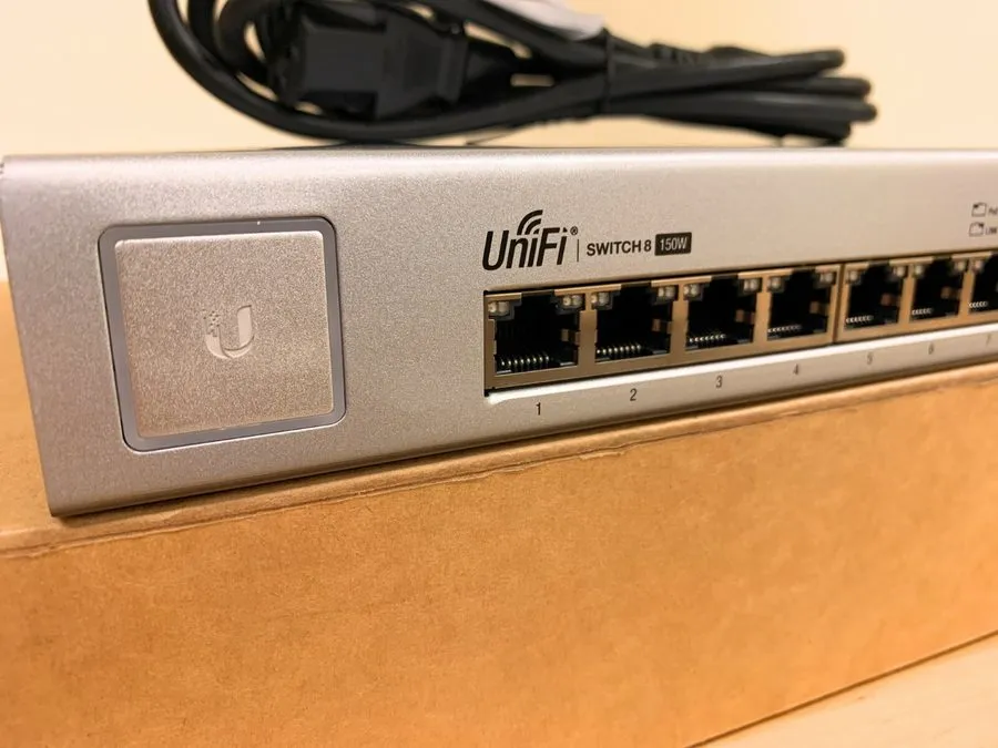 Коммутатор Ubiquiti US-8-150W 8-Port UniFi Switch, Managed PoE+ Gigabit Switch