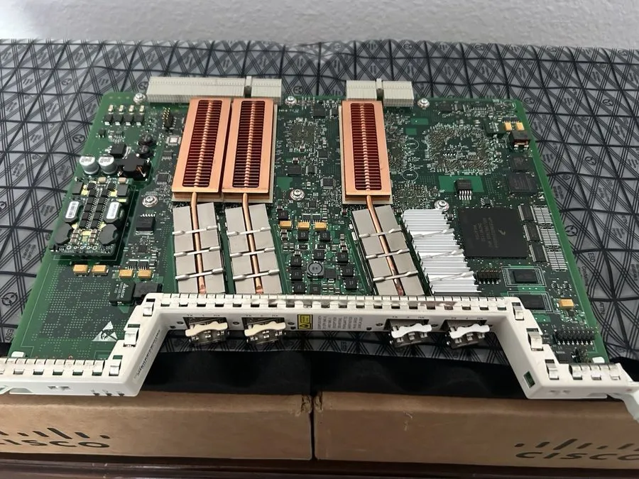 Коммутатор Cisco 15454-OTU2-XP OTU2 Line Card Switch Module 4-Port SFP
