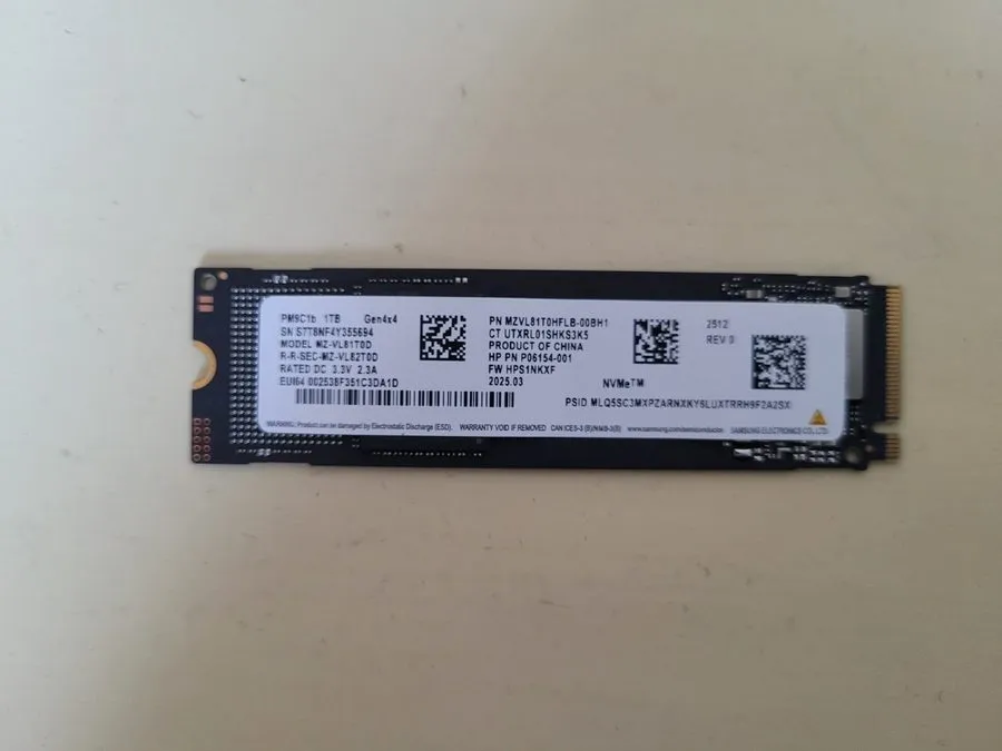 SSD-накопитель Samsung PM9C1B 512GB NVMe PCIe Gen4x4 M.2 2280 SSD Drive