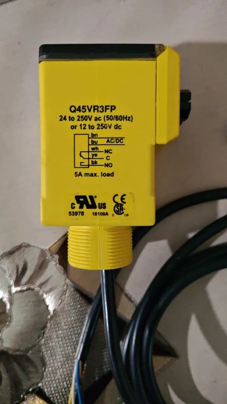Фотоэлектрический датчик BANNER Q45VR3FP Photoelectric Sensor 24-250VAC 12-250VD