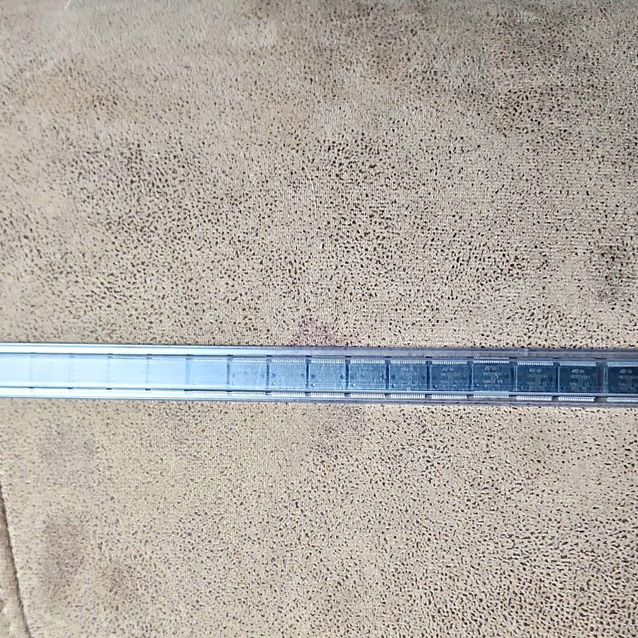 Микросхема Lot-39 STMicroelectronics VN7004AY VN7004A SPI Interface IC SMD 36-Pi — фото лота 1