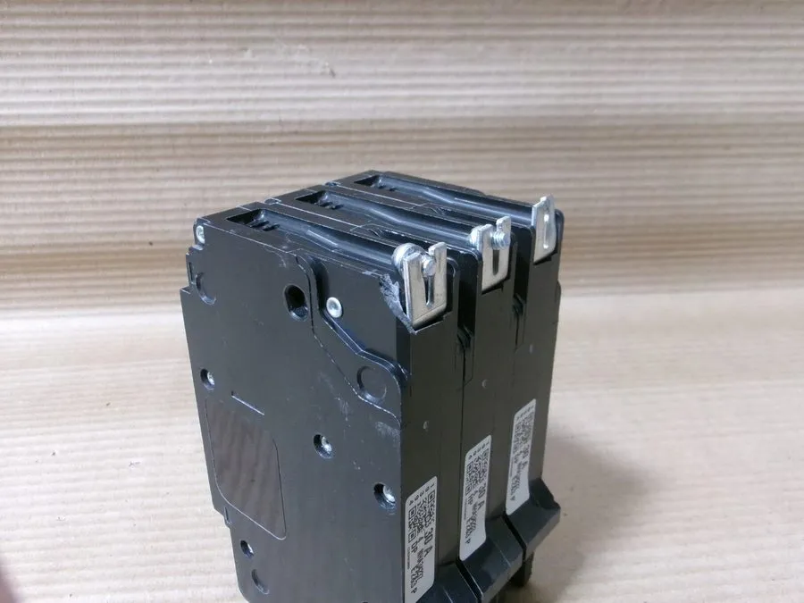 Автоматический выключатель Square D EGB34030 30 amp 35kA@480v Bolt on EGB Circui