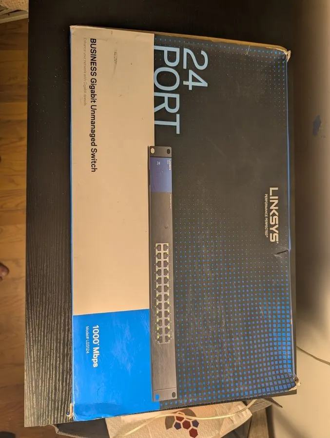 Коммутатор Linksys LGS124 24-Port Business Gigabit PoE+ Switch Black — фото лота 1