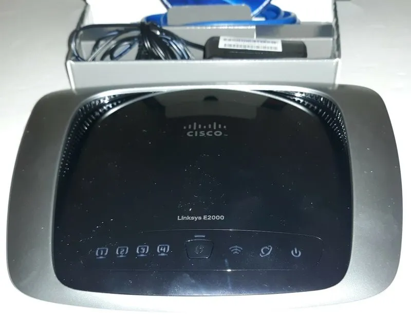 Маршрутизатор Cisco Linksys E2000 Wireless N Router 300 Mbps 4-Port Gigabit — фото лота 4