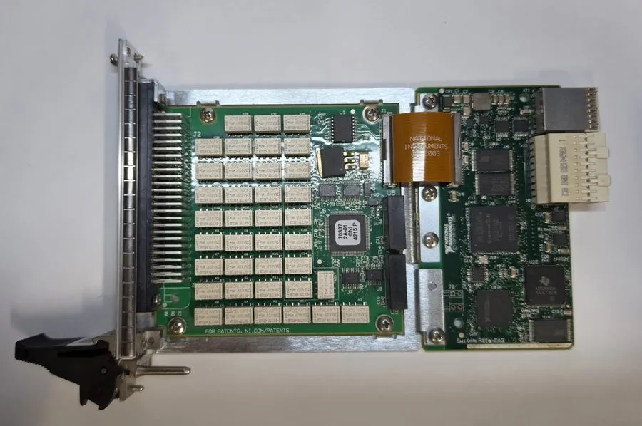 Модуль National Instruments NI PXIe-2527 Multiplexer Switch Module