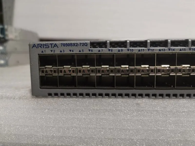 Коммутатор Arista DCS-7050SX2-72Q-F 48x 10GbE SFP+ 6x 40GbE QSFP+ Enterprise Swi