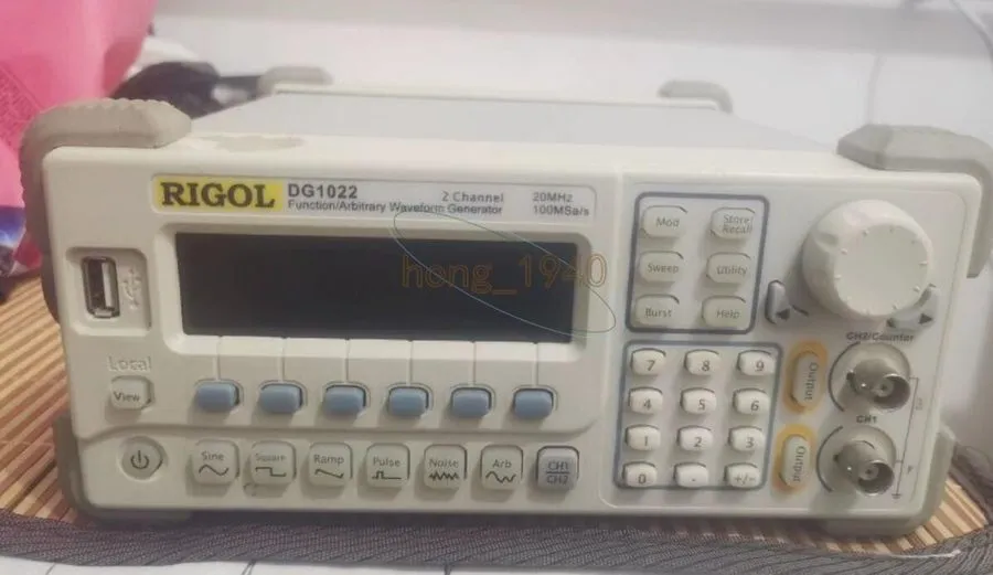 Генератор сигналов RIGOL DG1022 FUNCTION/ARBITRARY WAVEFORM GENERATOR 25 MHz,2CH