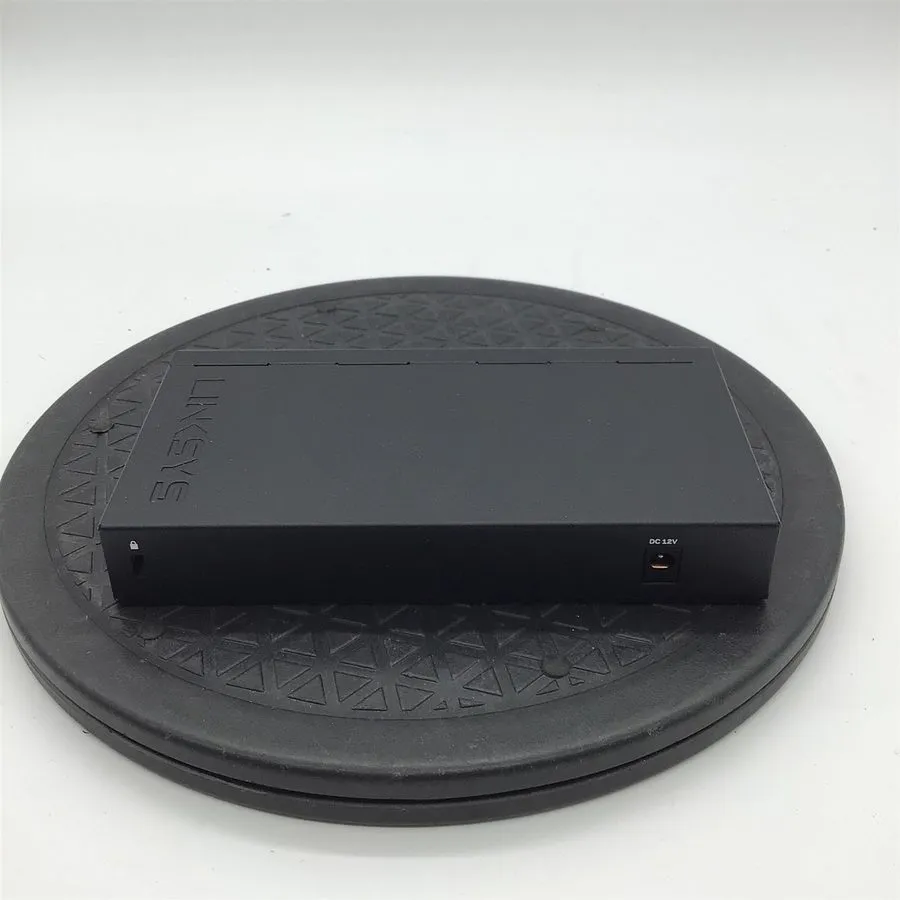 Коммутатор Linksys SE3008 8-Port Gigabit Ethernet Desktop Switch
