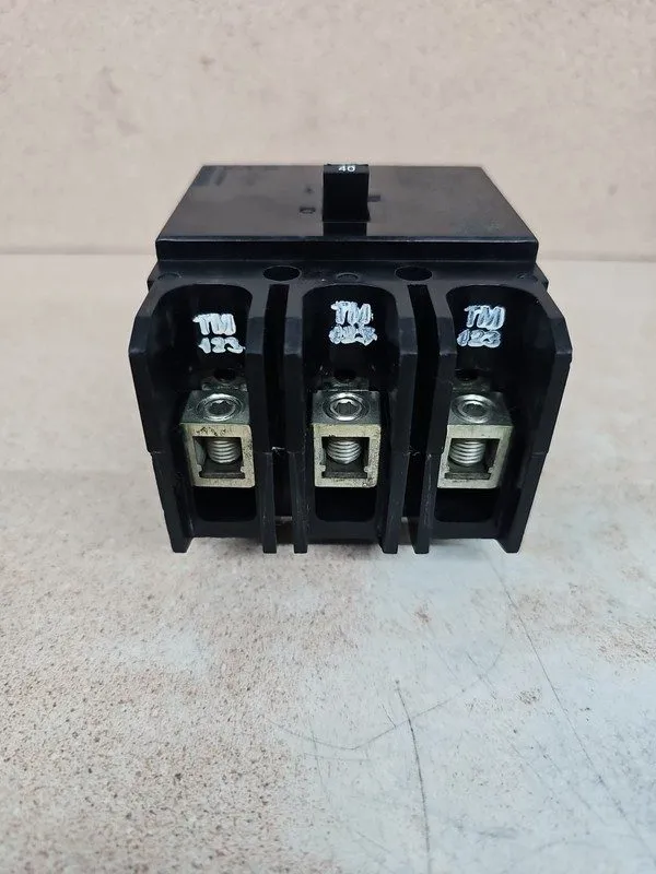 Автоматический выключатель Eaton GHB3040 40 Amp 3 Pole 277/480V GHB Bolt on Circ