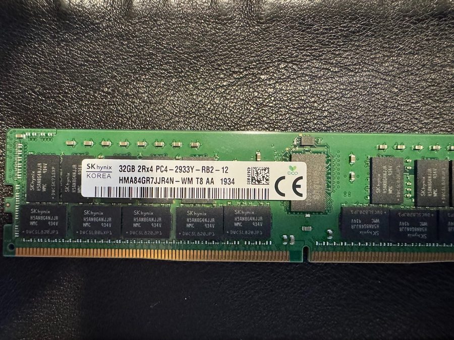 Модуль памяти SKHynix 32GB 2Rx4 DDR4-2933Y ECC REG Server RAM HMA84GR7JJR4N-WM T