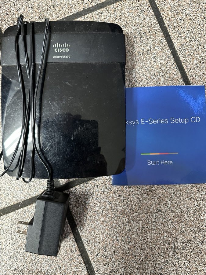 Маршрутизатор Cisco Linksys E1200 Wireless-N N300 Router 2.4GHz WiFi 4-Port