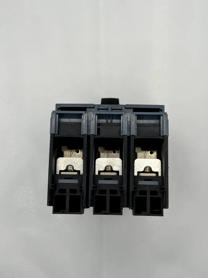 Автоматический выключатель 1 Siemens 3VA4195-5ED34-0AA0 3 Pole 15 Amp Circuit Br