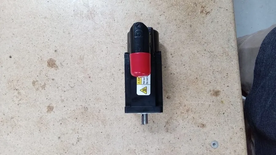 Серводвигатель Allen Bradley VPL-A0631E-PJ12AA Low Inertia AC Servo Motor — фото лота 1