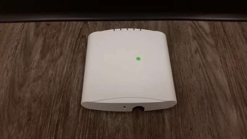 Точка доступа Wi-Fi Ruckus ZoneFlex R310 Unleashed Dual-Band Wireless Access Poi