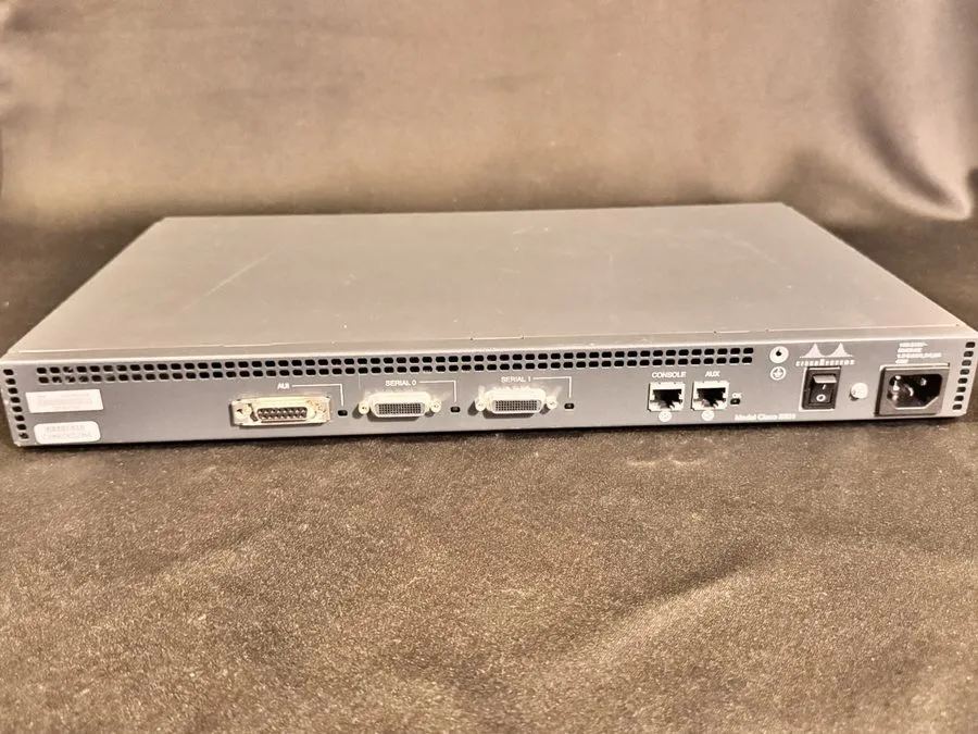 Маршрутизатор Cisco 2500 2501 Series ROUTER ETHERNET AUI TRANSCEIVER