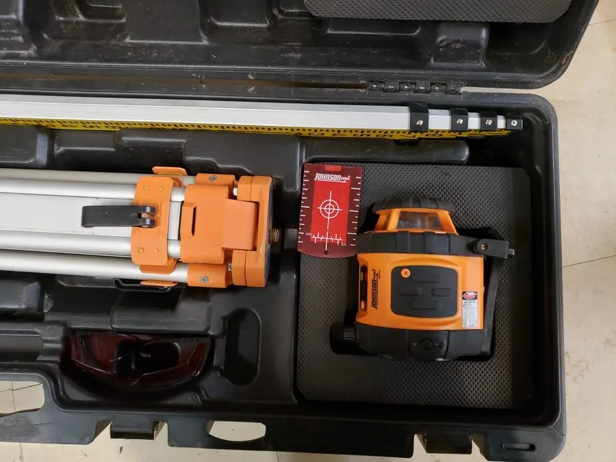 Нивелир 478717 Johnson Laser Level (40-6515) with Case & Attachments