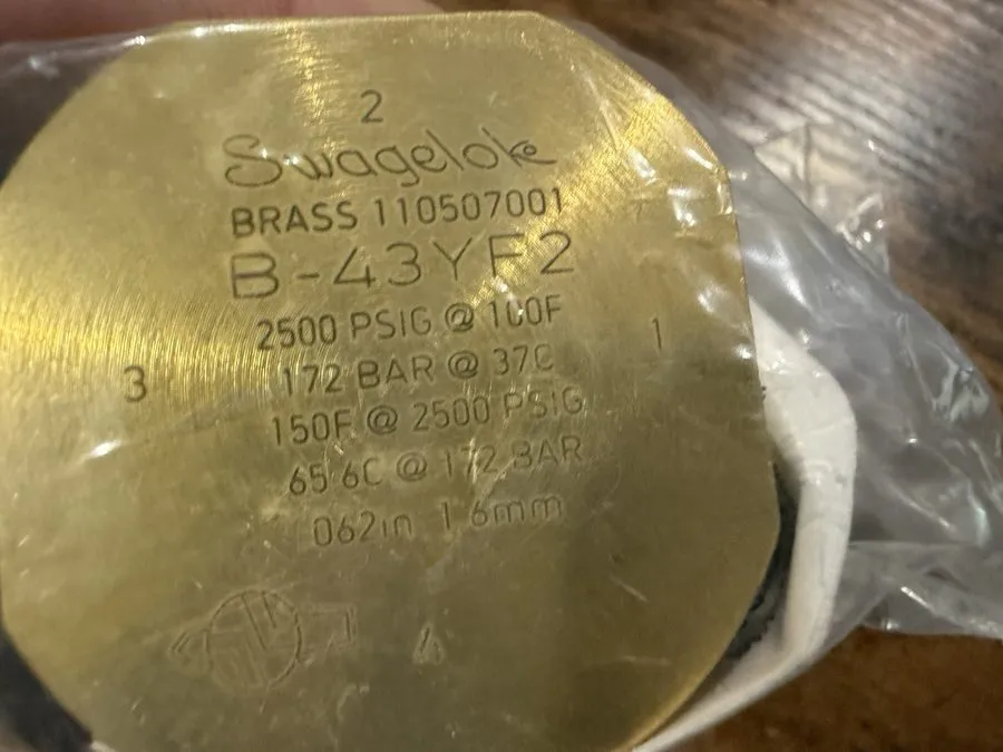 Клапан Swagelok Whitey B-43YF2 Brass 4-Way Ball Valve — фото лота 2