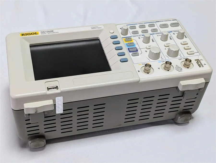 Осциллограф DS1052E 50MHz 1GSa/s 2Ch Digital Oscilloscope