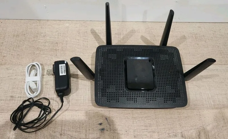 Маршрутизатор Linksys EA8300 Tri-Band Wireless Router AC2200, 4-Port Gigabit, Bl