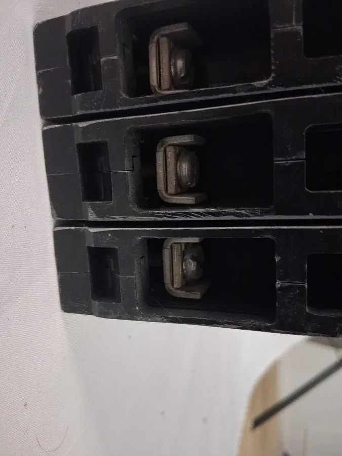Автоматический выключатель Siemens CED63B020 Sentron Breaker 20A 3‑Pole 600V 100