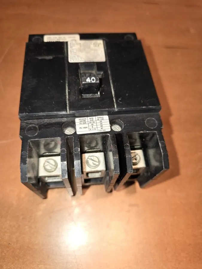 Автоматический выключатель BQCH3B040 Siemens 40A 480V 3P Bolt-In Circuit Breaker — фото лота 2