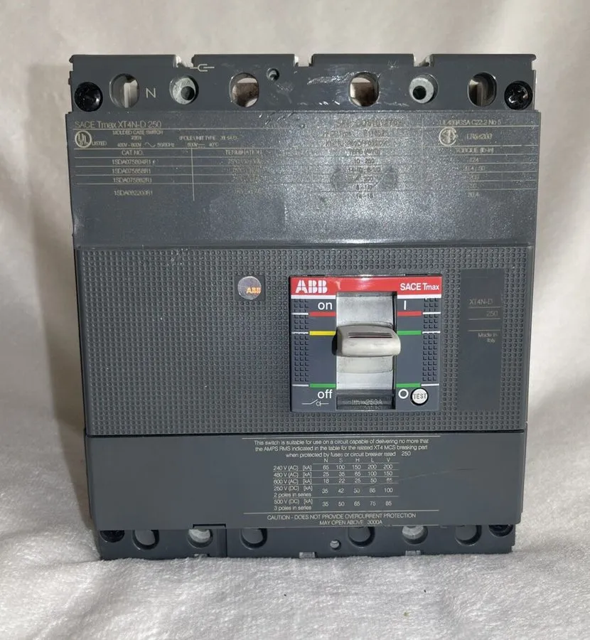 Коммутатор ABB SACE Tmax XT4N-D 250 A 4 P 600 VAC Molded Case Switch XT4NU4250DF