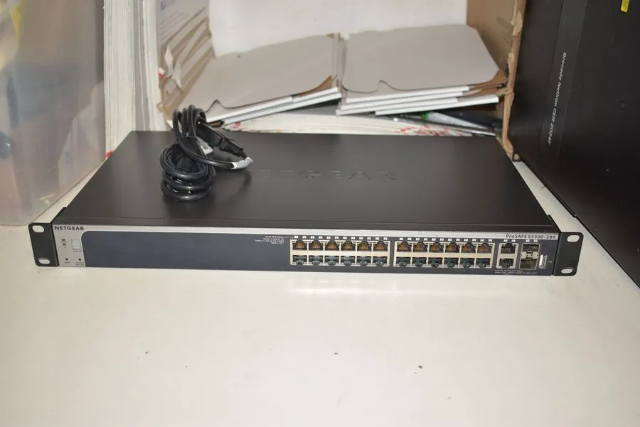 Коммутатор NETGEAR GS728TX ProSAFE S3300-28X 28-Port Smart Managed Gigabit Switc