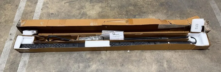 Блок розеток PDU APC AP8841 NetShelter Rack PDU Metered 0U 5.0kW 200V/208V 30A C