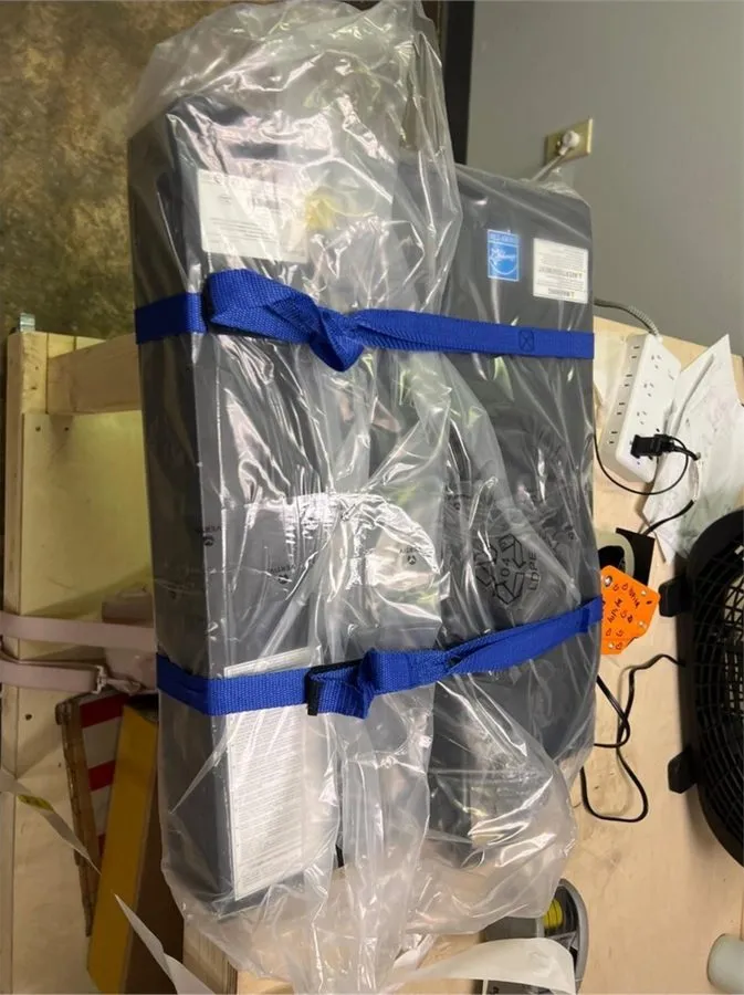 ИБП Vertiv Liebert GXT5-1500LVRT2UXL 1500VA/1350W 120V 2U Rack Tower UPS — фото лота 1