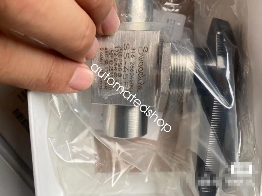 Клапан Whitey SS-45F8 Stainless Steel Ball Valve 1/2" NPT 2500 PSI