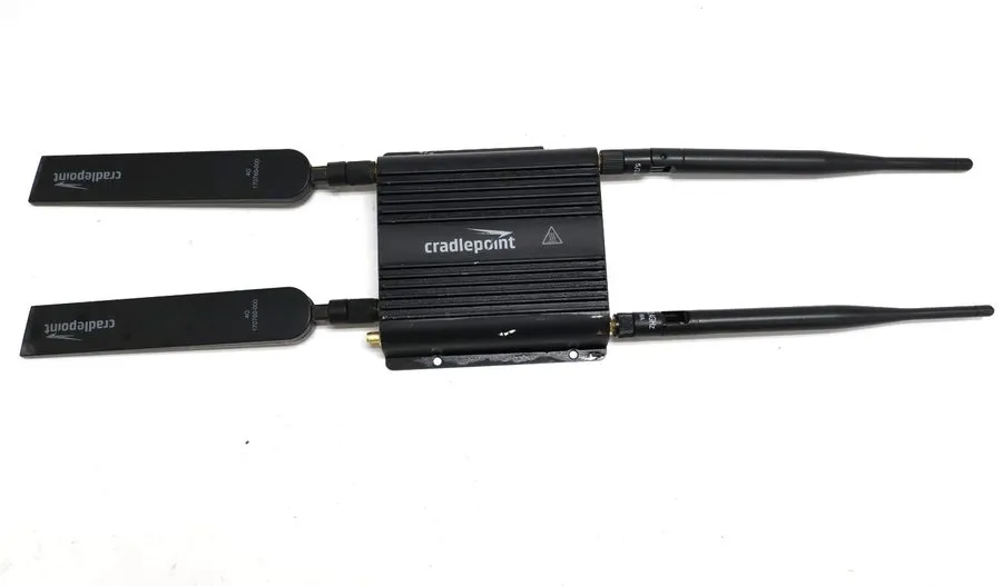 Маршрутизатор Cradlepoint IBR900 Series LTE Wi-Fi 5 Router IBR900-1200M-B