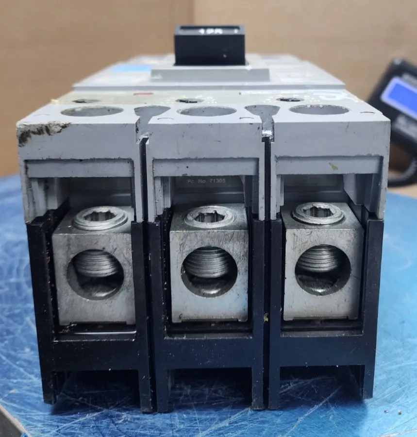 Автоматический выключатель Siemens Sentron FXD63B125 125 Amp 3P 600VAC Thermal M