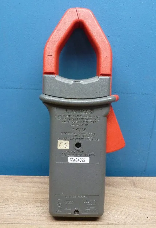 Тестер Fluke 33 True RMS Clamp Meter 600 V CAT III 0.2-700 Amps RMS WORKS — фото лота 2