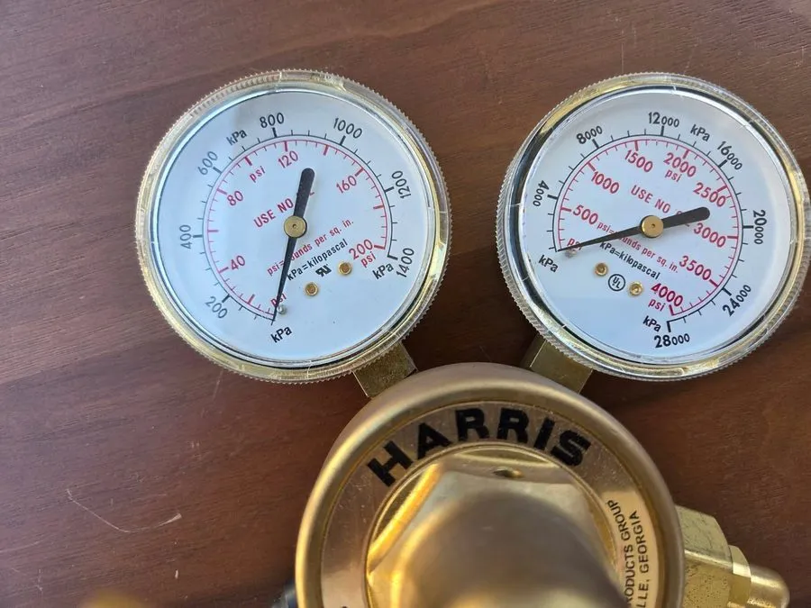 Трубопроводная арматура Helium / Nitrogen / Argon Gas Regulator Harris Model 425 — фото лота 2